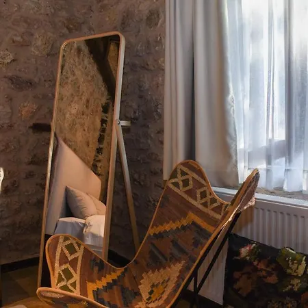 Secluded Mountain Refuge - Theonimfi Paradise Gem