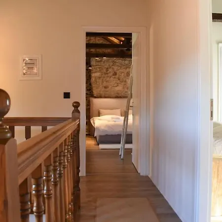 Theonimfi Stone House *