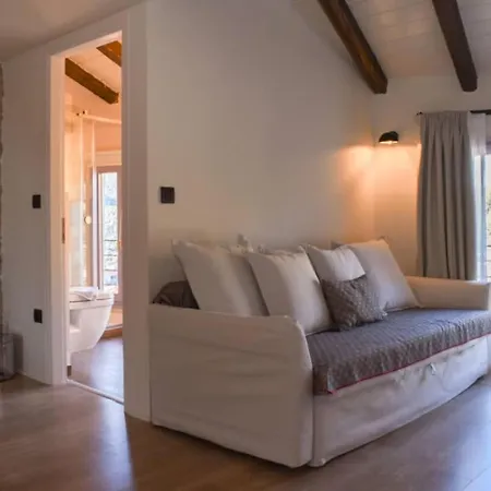 Theonimfi Stone House