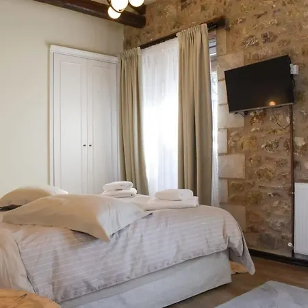 Theonimfi Stone House *